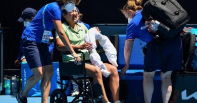 Le joueur français Tan sorti du terrain en fauteuil roulant – News