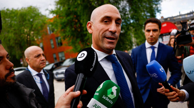 Luis Rubiales, ancien chef du football, sera jugé en Espagne pour baiser non désiré